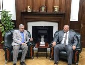 محافظ الوادى الجديد يبحث مع رئيس القابضة لمياه الشرب تشغيل فرع المحافظة