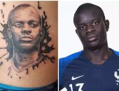 صور.. لاعب فرنسى يحفر وجه كانتى بالوشم على ظهره بسبب رهان