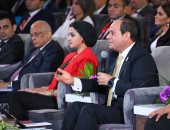 الرئيس السيسى: الطالب المتميز يعمل فى جميع الدول لا بجنسيته ولا بحاجة تانى