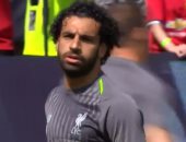 جماهير ليفربول تساند محمد صلاح من المدرجات خلال الإحماء.. فيديو