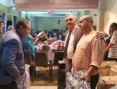 نائب محافظ القاهرة يوزع ألف شنطة مدرسية على أهالى روض الفرج