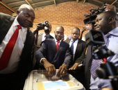 إقبال كثيف فى أول انتخابات رئاسية بزيمبابوى منذ 40 عاما بدون موجابى