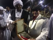 الرئاسة السودانية تكرم النجم محيي إسماعيل وتصفه بمحبوب السودانيين 