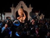 الأرجنتينيون يتظاهرون ضد قانون الإجهاض فى مدينة أوليفوس