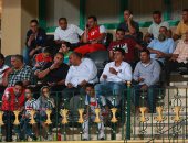الأمن يسمح لبعض جماهير الزمالك بحضور لقاء بتروجت - فيديو وصور