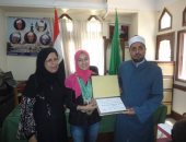 رئيس المنطقة االأزهرية بالدقهلية يكرم بطلة إفريقيا فى رفع الأثقال