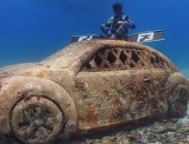 أمير بدرجة مغامر.. ولى عهد دبى فى مغامرة جديدة مع سمكة القرش تحت الماء