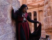 صور.. أحلام تتزين بملابس البدو الأردنية فى زيارتها لمدينة البتراء الأثرية