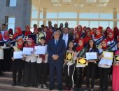 صور .. محافظ الوادى الجديد يكرم أوائل الشهادات التعليمية 