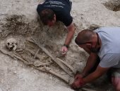 اكتشاف قبر محارب قديم من القرن الـ16 ومعه سيفه ورمحه