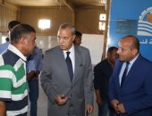 محافظ قنا يحيل عددا من مفتشى التموين ومسئولى المخابز للتحقيق