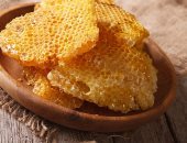 فوائد شمع العسل عديدة منها تقوية الشعر والجهاز المناعى