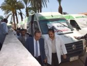 محافظ بني سويف يتفقد قافلة طبية نظمتها مديرية الصحة بجزيرة أبو صالح
