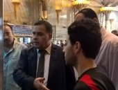 رئيس هيئة السكة الحديد يتفقد شبابيك ومكاتب حجز التذاكر بمحطة مصر