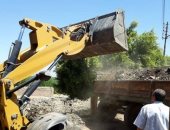 صور.. محافظ سوهاج: رفع 150 طن قمامة ومخلفات صلبة بمركز البلينا  