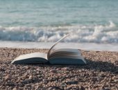 اقرأ وصيف.. روايات تصلح للقراءة على شاطئ البحر