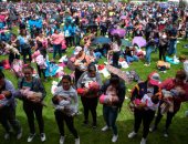 نساء كولومبيا يرضعن أطفالهن بالمنتزهات احتفالا بالأسبوع العالمى للرضاعة