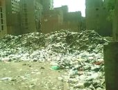 تلال القمامة تحاصر مدرسة ثروت عكاشة الرسمية بإدارة بولاق الدكرور 