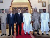 فيديو وصور..حفتر يلتقى رئيس النيجر لبحث عدد من الملفات ذات الاهتمام المشترك