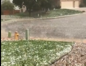 "السما بتحدف طوب" كتل الثلج تغرق ولاية كولورادو الأمريكية - فيديو