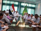 محافظ القليوبية يجتمع بمتعهدى جمع القمامة بحى غرب شبرا لحل مشاكلهم 