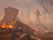 صور.. رجال الإنقاذ فى أمريكا يواصلون إخماد حريق مجمع ميندوسينو شمال كاليفورنيا