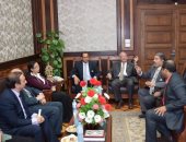 رئيس جامعة دمنهور يستقبل لجنة التعلم المدمج للجامعات