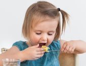 بلاش سكريات.. أطعمة تؤثر سلبا على تركيز طفلك ومذاكرته