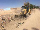 محافظ سوهاج : رفع 40 طن قمامة ومخلفات صلبة بمركز البلينا