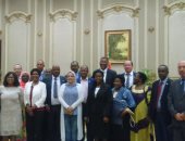 أعضاء "البرلمان الأفريقى" يلتقطون الصور التذكارية بمجلس النواب 