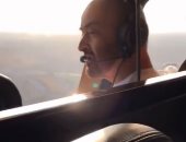 شاهد.. محمد بن زايد يشارك فى قيادة طائرة لتفقد أبو ظبى