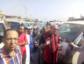 رئيس مركز ملوى بالمنيا يتابع أعمال إضافة المواليد الجدد