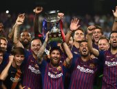 فيديو.. القائد ميسى يرفع كأس السوبر الإسباني فى احتفال برشلونة باللقب