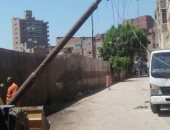 اضبط مخالفة.. عمود كهربائى مائل يثير غضب المواطنين بشبين القناطر