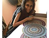  "فيولا ميلاد" تشارك صحافة المواطن بموهبتها فى الرسم بالفحم وألوان الماء