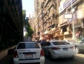 زحام مرورى فى شارع التحرير بالدقى بسبب كسر ماسورة مياه 