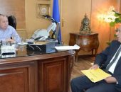 محافظ دمياط يوجه بتسليم الكتب المدرسية للطلاب قبل بدء العام الدراسى الجديد