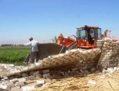 إزالة 13 حالة تعد على الأراضى الزراعية فى حملة مكبرة بسوهاج