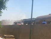 فيديو وصور.. توقف حركة السكة الحديد بسوهاج بسبب حريق بجرار قطار نتيجة ماس كهربائى