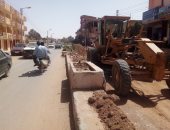 فيديو وصور.. استكمال مشروع رصف طريق موط الدهوس فى الداخلة