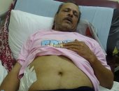 فيديو وصور.. مدرس يعتدى بالضرب على مدير مدرسة بالسويس ويكسر قدمه