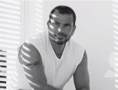 فيديو.. عمرو دياب يطرح أغنية "هدد" من ألبوم "كل حياتى"