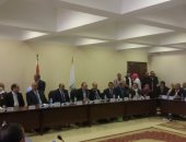  وزير التنمية المحلية يلتقى مسئولى ونواب محافظة بنى سويف  