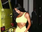 فيديو وصور.. انتقادات لكيم كاردشيان بسبب بشرتها البرونزية "المصطنعة"