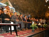 فيديو و صور.. محافظ أسيوط يزور دير درنكة لتهنئة الأقباط باحتفالات صيام العذراء