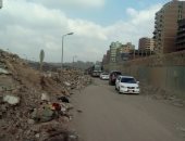 قارئ يشارك بصور لتراكم القمامة بشارع جسر السويس وإعاقة حركة السيارات