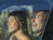 الحكاية ماطلعتش إشاعة.. شاهد بن أفليك مع صديقته موديل "playboy"