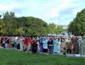 مئات المسلمين من الجاليات العربية يؤدون صلاة العيد بتوقيت نيويورك