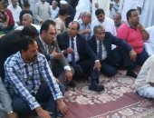 الدكتور على مصيلحى يؤدى صلاة العيد بالساحة الشعيبة بأبو كبير