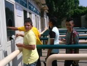 بالفيديو وصور.. توافد الزائرين على حديقة الأزهر وتفتيش للحقائب على البوابات